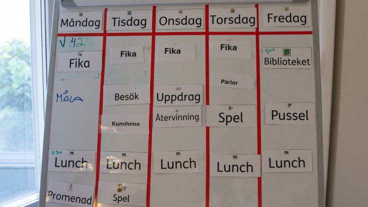 Whiteboardtavla med veckoschema